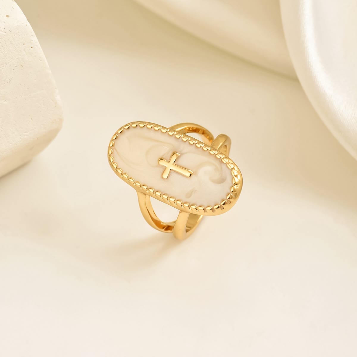 Bague à double-bande Cross Accent Glaze : Un symbole de foi et de style subtils