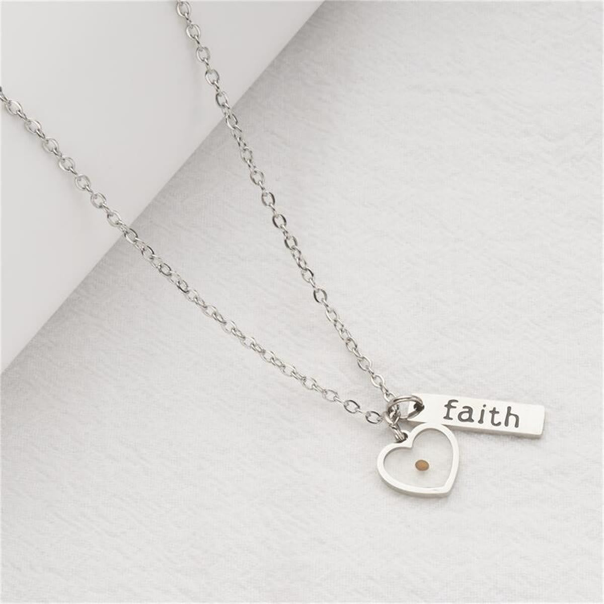 Collier Cœur et Goutte de Graine de Moutarde Foi : Un Symbole de Foi Petite mais Puissante