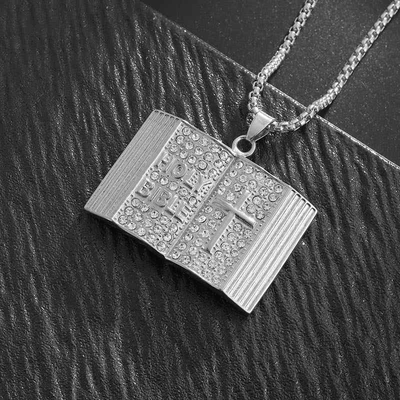 Collar con colgante en forma de Biblia: Símbolo de fe y sabiduría divina