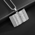 Collar con colgante en forma de Biblia: Símbolo de fe y sabiduría divina