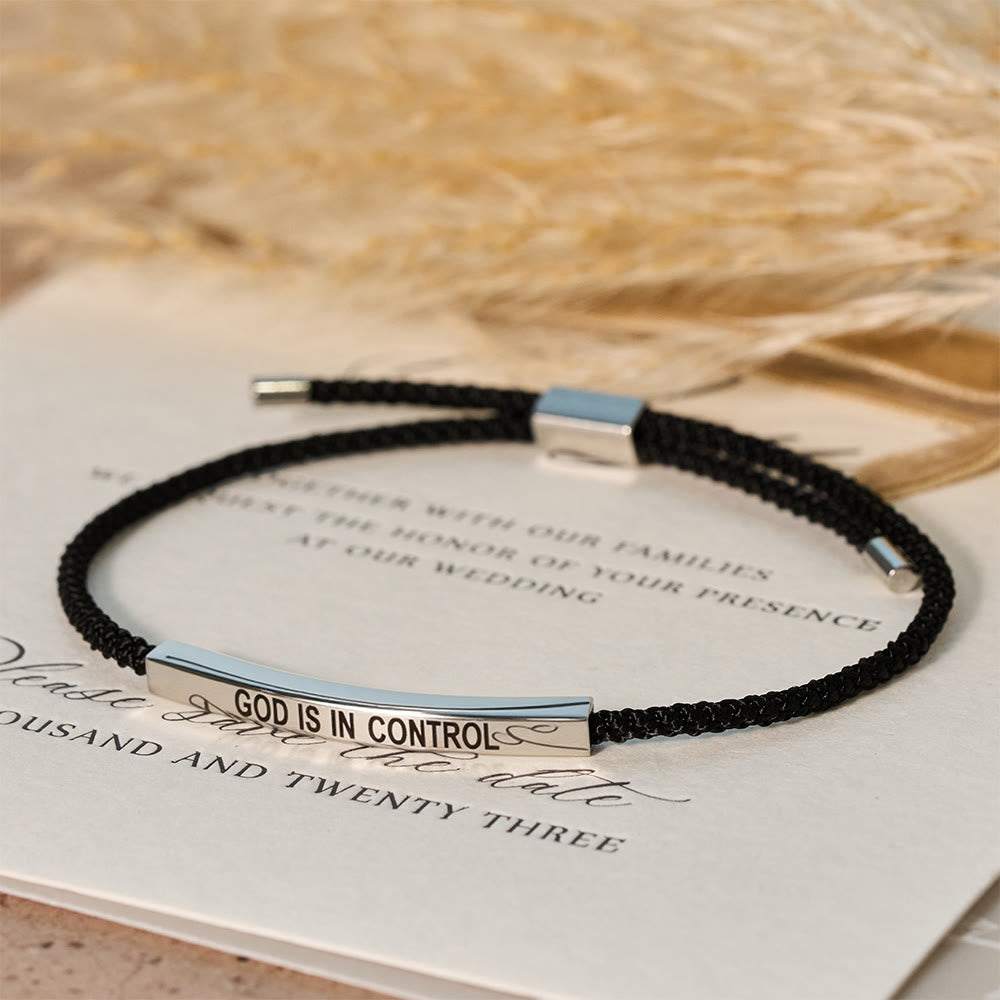 Pulsera "Dios tiene el control": un símbolo de confianza y bendición para bodas