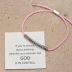 Pulsera "Dios tiene el control": un símbolo de confianza y bendición para bodas