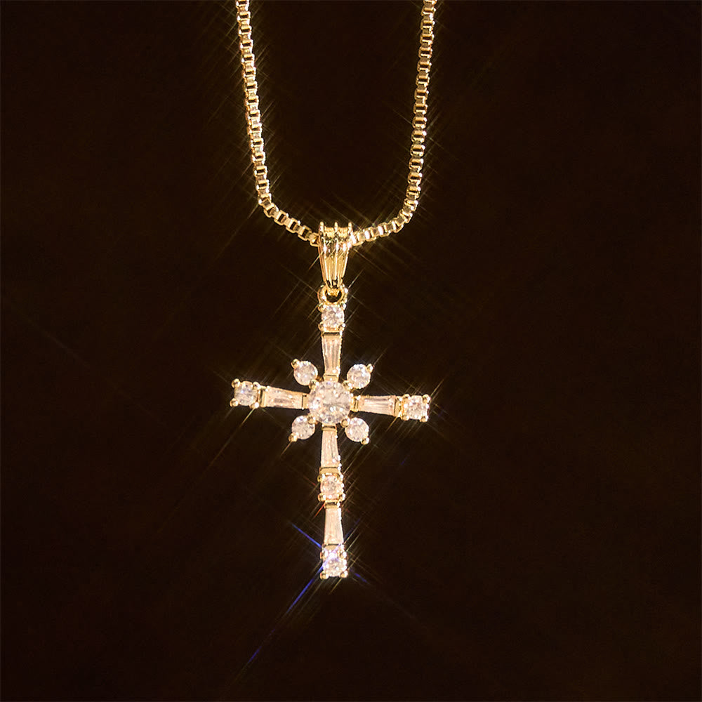 Collar Cruz con Incrustaciones de Piedras Brillantes: Un Símbolo de Protección Divina