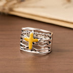 Bague Croix Cuivre Bicolore : Un Discret Rappel de Paix et de Grâce