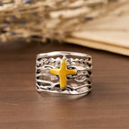 Bague Croix Cuivre Bicolore : Un Discret Rappel de Paix et de Grâce