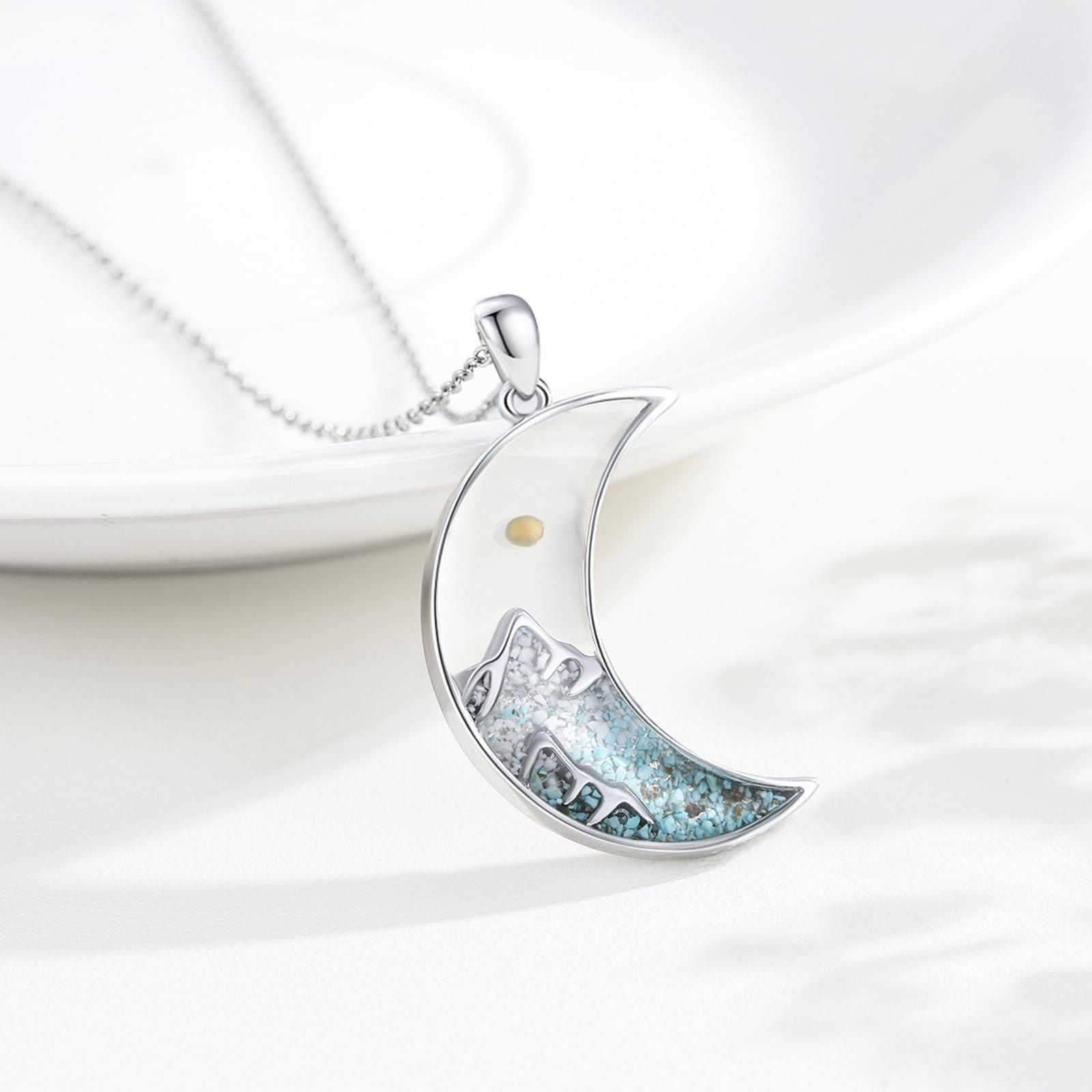 Collier graine de moutarde croissant de lune et croix : incrustation turquoise et finition argentée