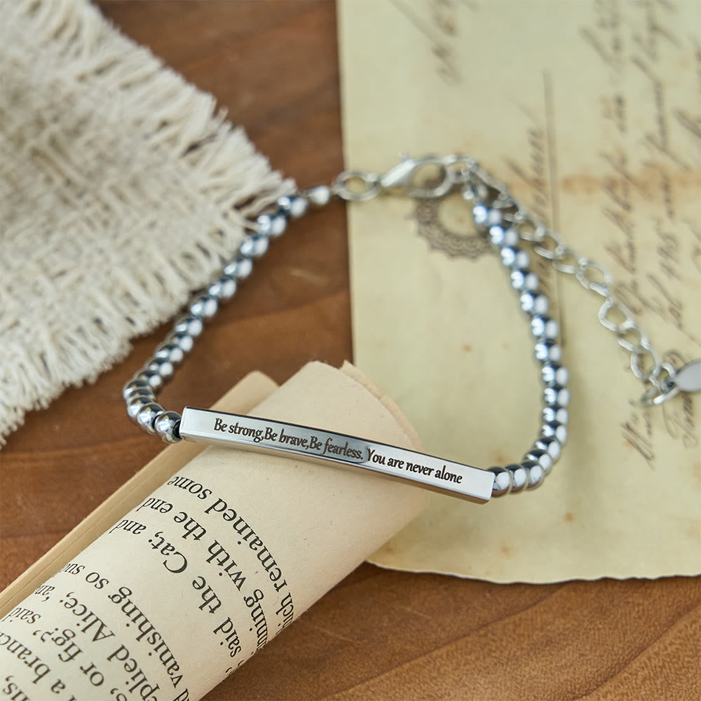 Pulsera de cuentas grabada "Fuerza y Coraje": Un símbolo de fuerza divina y coraje