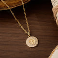 Collier Pavé Cercle Croix de Cristal : Un Symbole de la Lumière et de la Foi du Christ