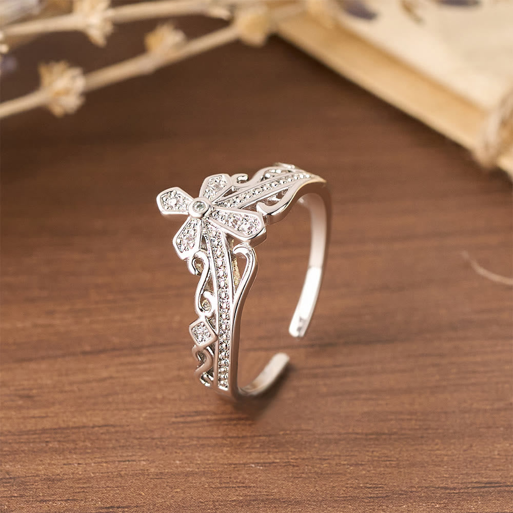 Anillo Cruz-Corona de Estilo Pulido Dual: Lleva Su Cuidado Real Cerca Diariamente