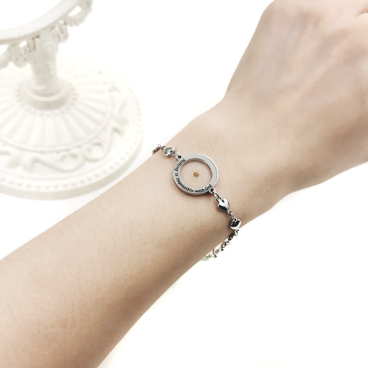 Matthieu 17:20 & Luc 1:37 avec bracelet graine de moutarde : Maillons en forme de cœur avec détail de point en zircone