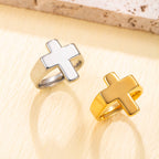 Bague en métal en forme de croix : finition polie pour un style de foi intemporel