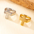 Bague en métal en forme de croix : finition polie pour un style de foi intemporel