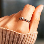 Bague double anneau croisé avec zircon : Symbole de l'amour éclatant du Christ