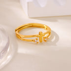 Bague double anneau croisé avec zircon : Symbole de l'amour éclatant du Christ
