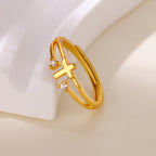 Bague double anneau croisé avec zircon : Symbole de l'amour éclatant du Christ