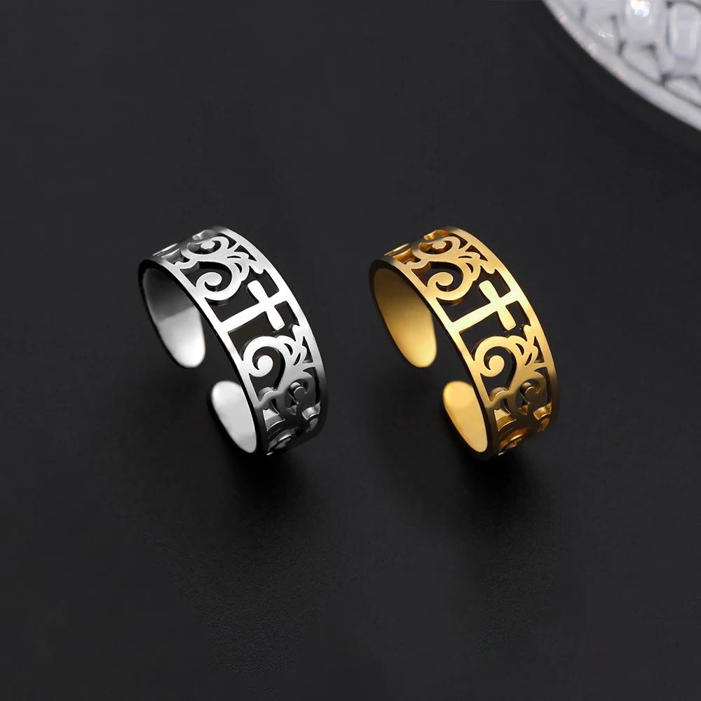 Bague ajourée croix en filigrane : un symbole de la grâce éternelle du Christ
