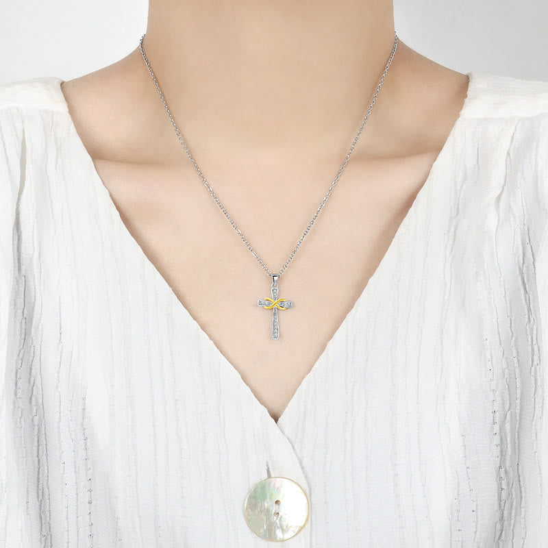 Collar Cruz Infinita de Zircón: Un Símbolo del Amor Eterno de Cristo