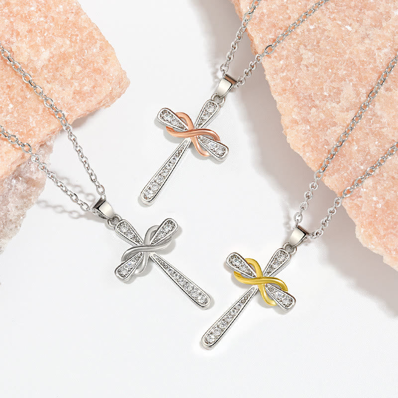 Collar Cruz Infinita de Zircón: Un Símbolo del Amor Eterno de Cristo