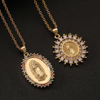 Collar con colgante de circonita de Nuestra Señora con tres diseños: un símbolo de la intercesión maternal de María