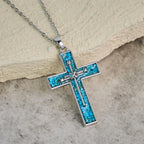 Collar de Cruz de Clavos con Incrustaciones de Turquesa: Un Símbolo del Amor Sacrificial de Cristo