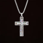 Collar con cruz de clavo con incrustaciones de nácar de abulón: un símbolo del amor sacrificial de Cristo