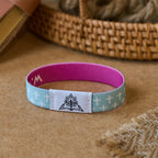 Pulsera NFC Símbolo Sagrado: Desbloqueando Versículos Divinos Diarios con un Toque