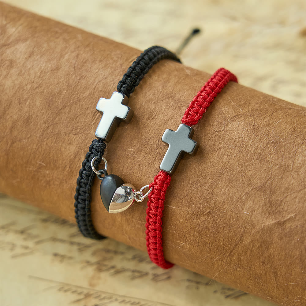 Juego de pulseras magnéticas con cruz de corazón: un símbolo de unión sagrada y amor duradero