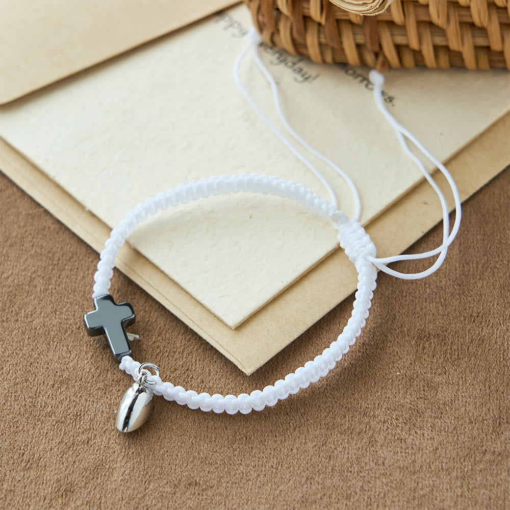 Juego de pulseras magnéticas con cruz de corazón: un símbolo de unión sagrada y amor duradero