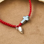 Juego de pulseras magnéticas con cruz de corazón: un símbolo de unión sagrada y amor duradero