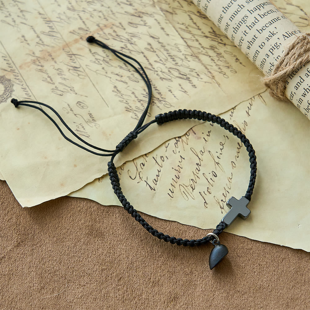 Juego de pulseras magnéticas con cruz de corazón: un símbolo de unión sagrada y amor duradero