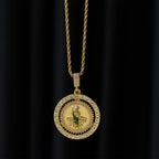 Collar con halo de cristal de San Judas giratorio: un símbolo de gracia sagrada y protección