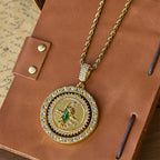 Collar con halo de cristal de San Judas giratorio: un símbolo de gracia sagrada y protección