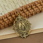 Collar con Medallón de Filigrana de Nuestra Señora: Un Símbolo de Gracia Maternal y Protección