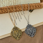 Collar con Medallón de Filigrana de Nuestra Señora: Un Símbolo de Gracia Maternal y Protección
