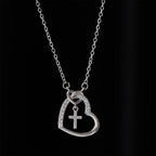 Collar de Cruz con Corazón Entrelazado y Tarjeta: Encarna Su Alegría y Gracia Pascual