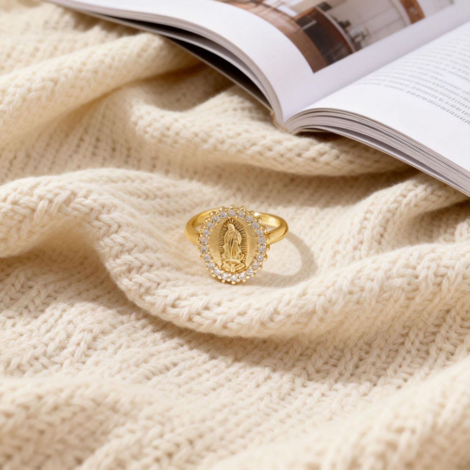 Anillo de la Virgen de estilo Corazón/Luna/Oval: Devoción Sagrada y Gracia Radiante