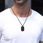 Collier réversible avec drapeau américain, croix et verset biblique : un symbole de force sacrée et de courage