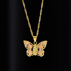 Collar Mariposa Renacimiento Espiritual: Centro Virgen y Cadena de Cuerda Retorcida con Alas de Cristal