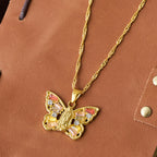 Collar Mariposa Renacimiento Espiritual: Centro Virgen y Cadena de Cuerda Retorcida con Alas de Cristal