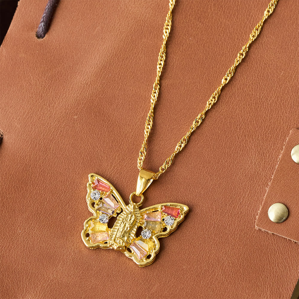 Collar Mariposa Renacimiento Espiritual: Centro Virgen y Cadena de Cuerda Retorcida con Alas de Cristal