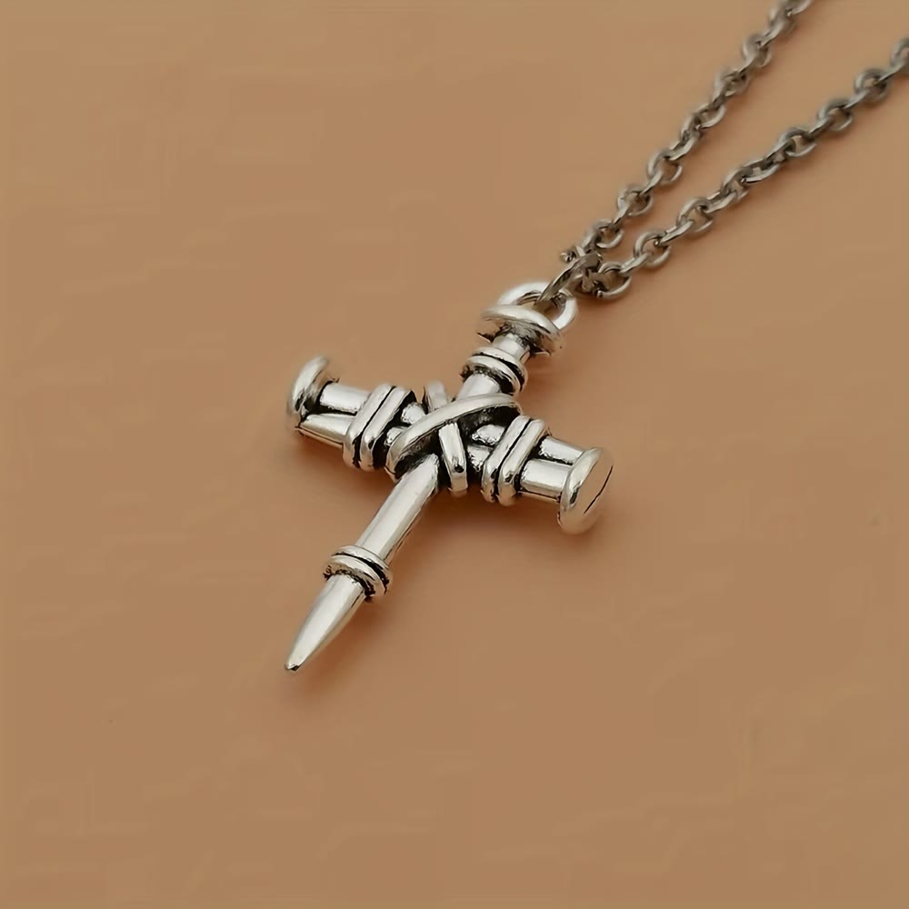 Collar con colgante de cruz de clavos: un símbolo de fuerza sagrada y redención