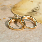 Set de anillos apilables de banda cruzada: Símbolo atemporal de fe y luz eterna