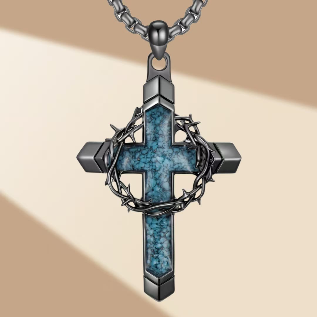 Collar con colgante de cruz incrustada y espinas: un símbolo del amor sacrificial de Cristo