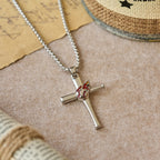 Collier croix de baseball Philippiens 4:13 avec détail flamme : un symbole de force divine et de foi athlétique
