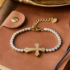 Bracelet croisé élégant bicolore incrusté de zircons : un symbole de grâce divine et d'élégance