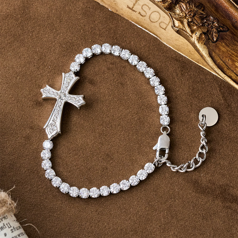 Bracelet croisé élégant bicolore incrusté de zircons : un symbole de grâce divine et d'élégance