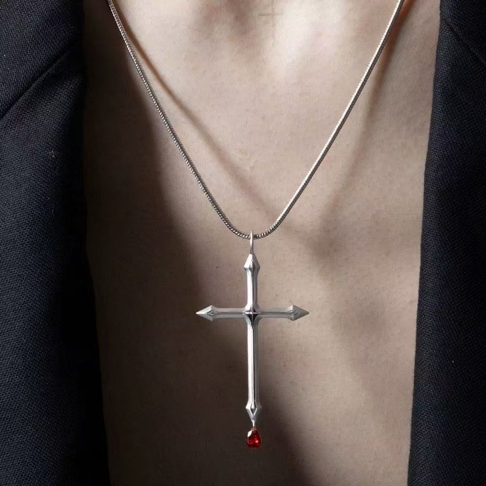 Collier épée avec zircon rouge en forme de goutte : un souvenir sacré pour les croyants