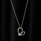 Collar Corazón Cruz "Soy un Hijo de Dios" con Detalles de Circonita: Una Prueba de Identidad Celestial