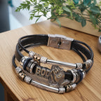 Bracelet en cuir « God Bless Me » avec mains en prière et accents métalliques