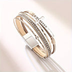 Pulsera de cuero de capas múltiples BLESSED con cruz y circonitas: un símbolo de gracia divina y alegría espiritual